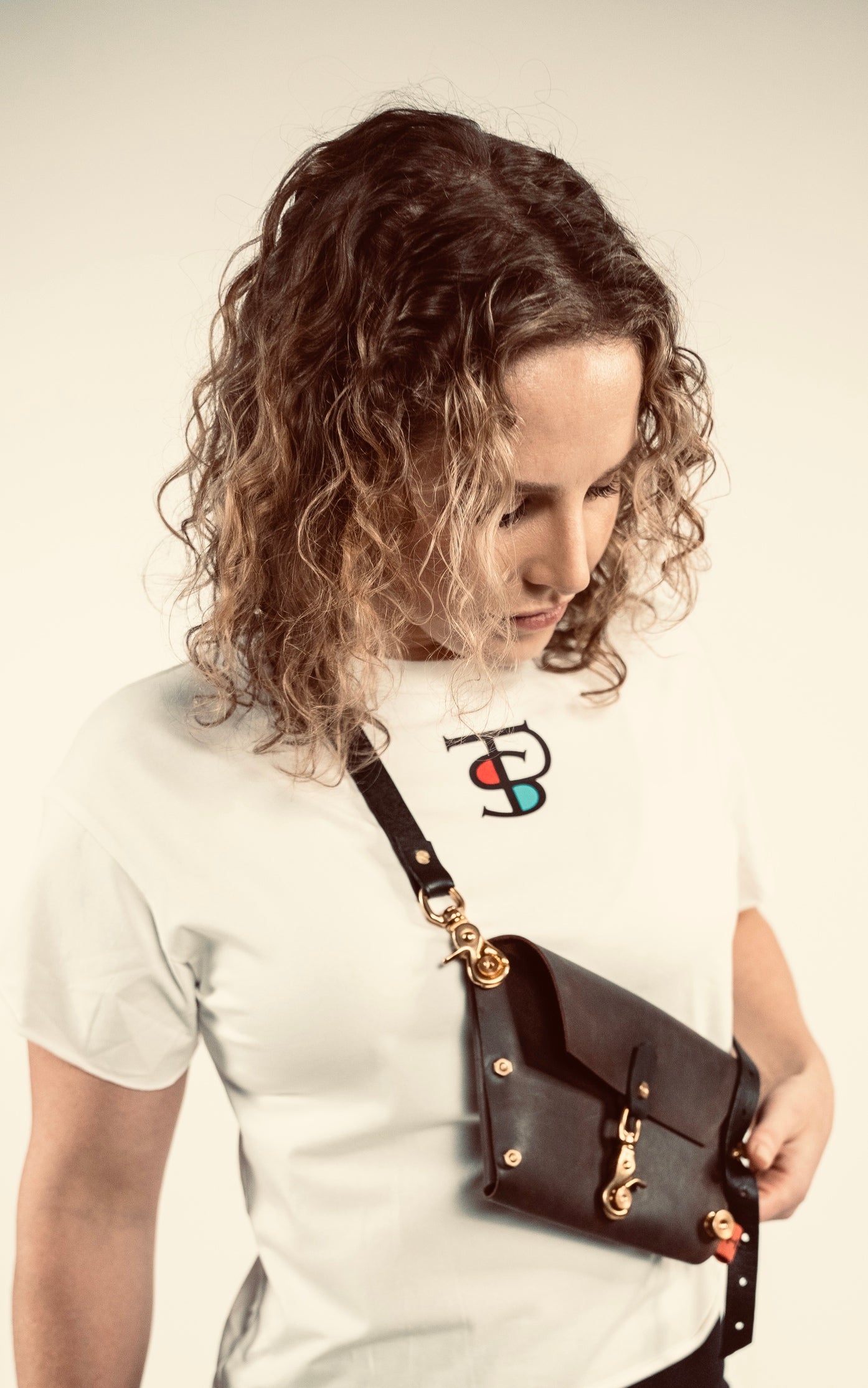 DHEUST Handmade Coffee leather Crossbody Bag Unisex