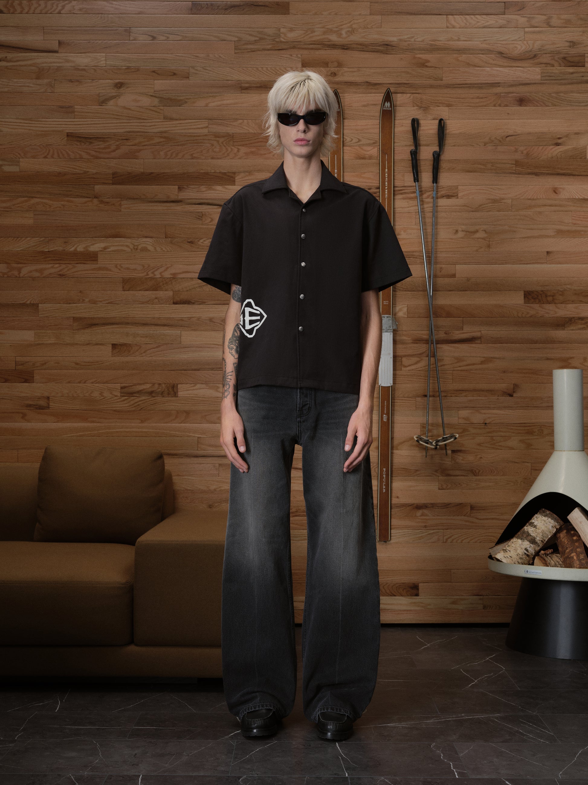 Black Shirt – DheustWorld